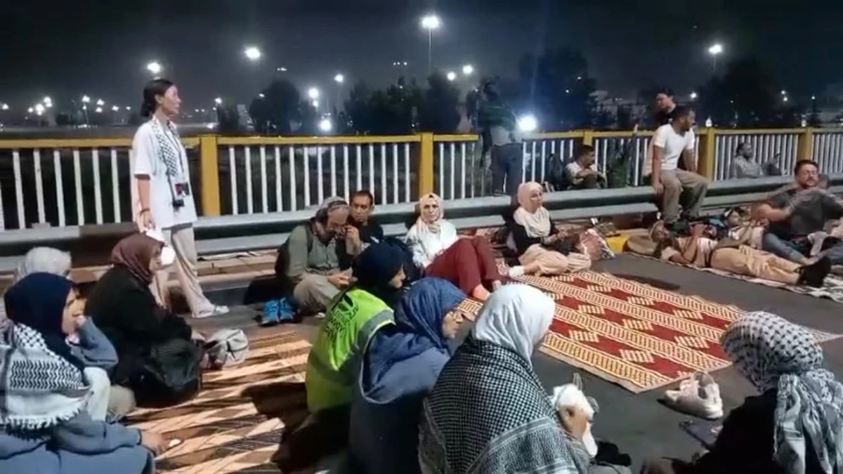 Filistin Konvoyu Irak sınırında durduruldu