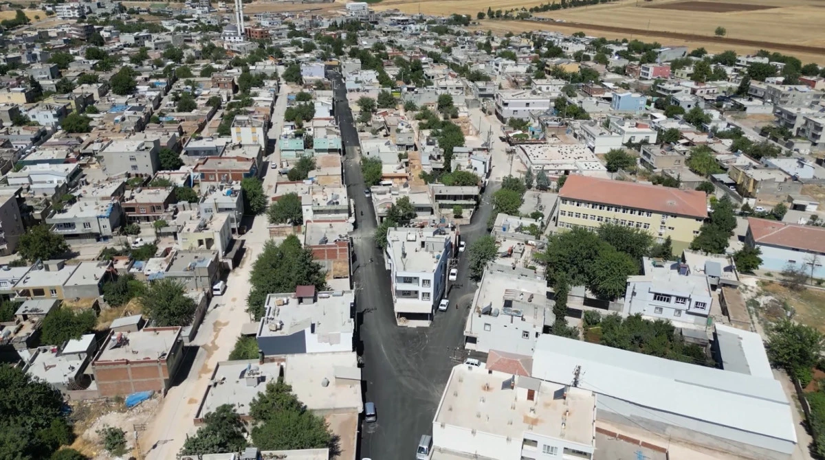 Hilvan'da yaklaşık 6 kilometrelik sıcak asfalt &ccedil;alışması s&uuml;r&uuml;yor