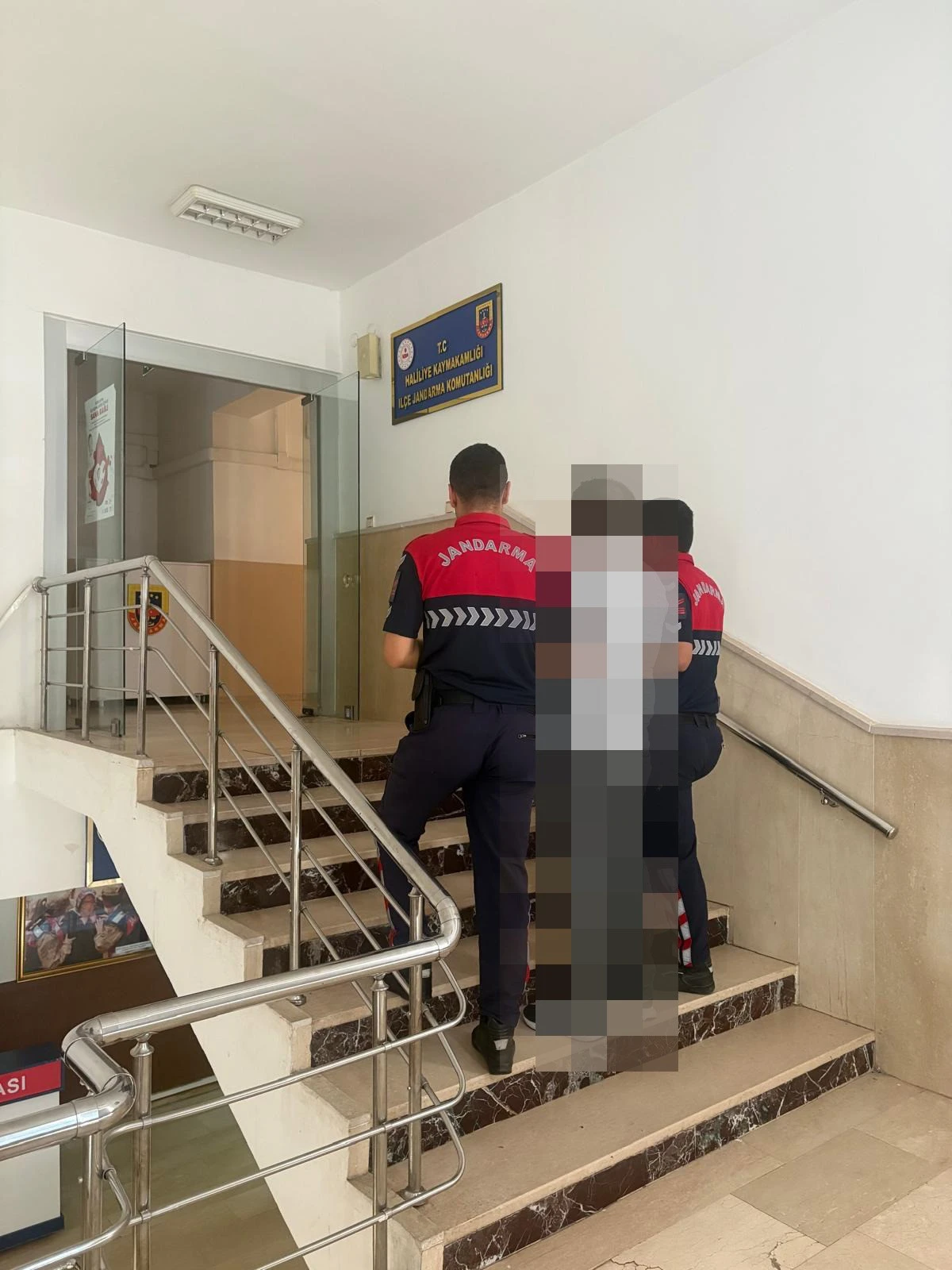 Hırsızlıktan aranan h&uuml;k&uuml;ml&uuml; yakalandı