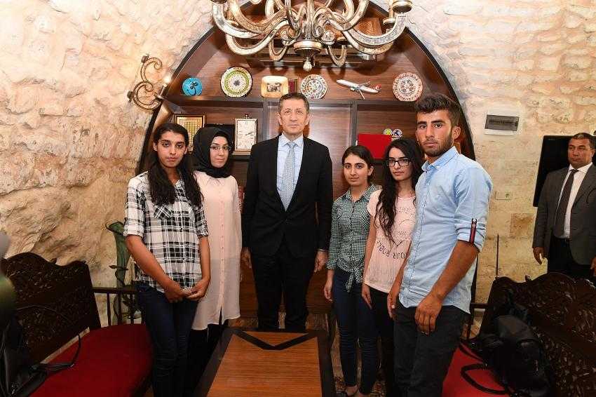Siverek'li Başarılı Öğrenciler Bakan Selçuk'la Görüştü