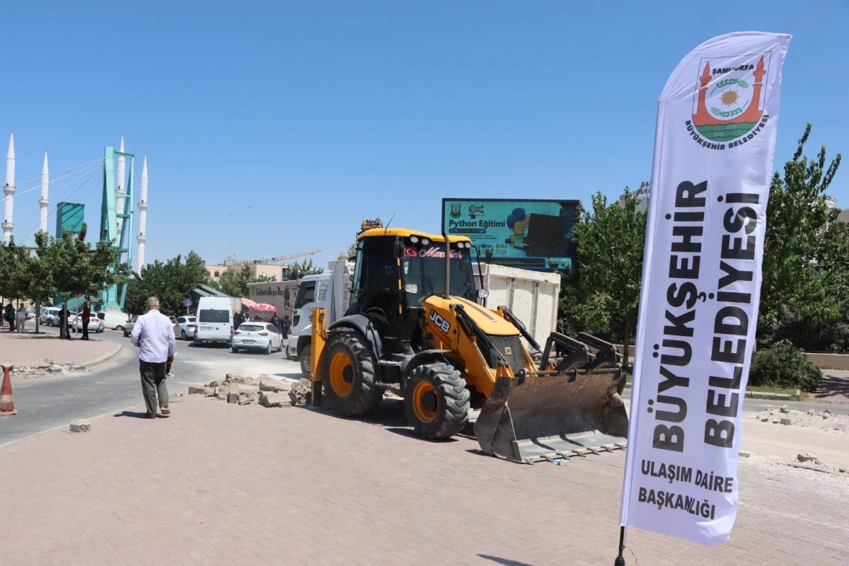 Şanlıurfa&rsquo;da k&ouml;pr&uuml;l&uuml; kavşak projesinde ilk kazma vuruldu