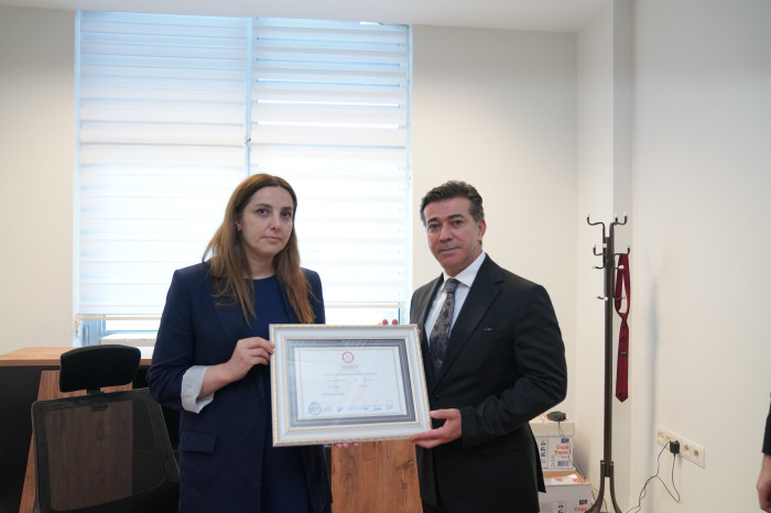 Siverek Belediye Başkanlığını kazanan Bucak Mazbatasını aldı