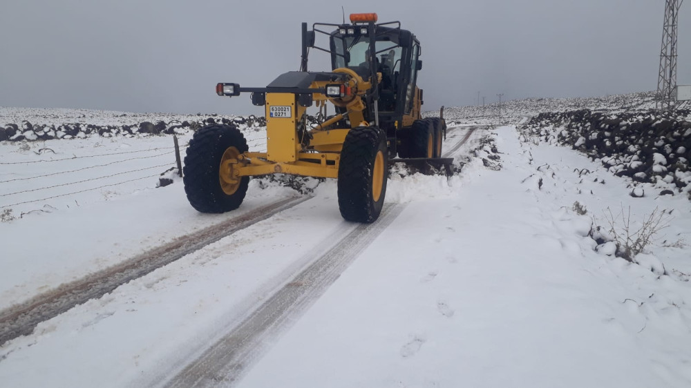 Siverek yüksek kesimlerde karla mücadele devam ediyor