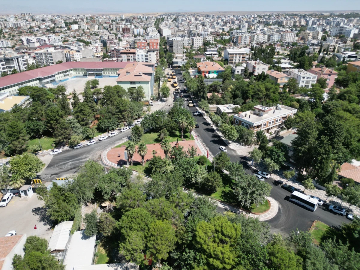 SİVEREK'İN CAN DAMARI CADDELERİNDE &Ccedil;ALIŞMALAR ARALIKSIZ S&Uuml;R&Uuml;YOR