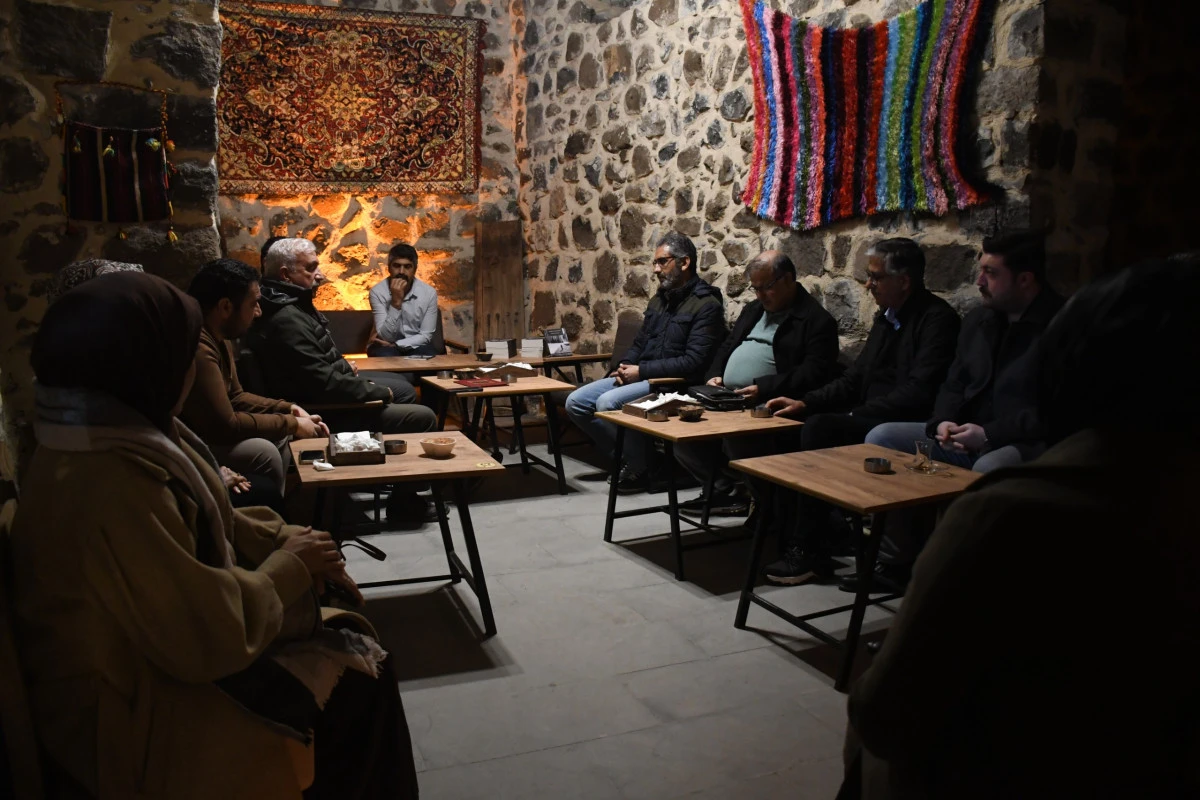 Siverekli yazar Ferhad&ecirc; Mihemed'ten imza g&uuml;n&uuml;