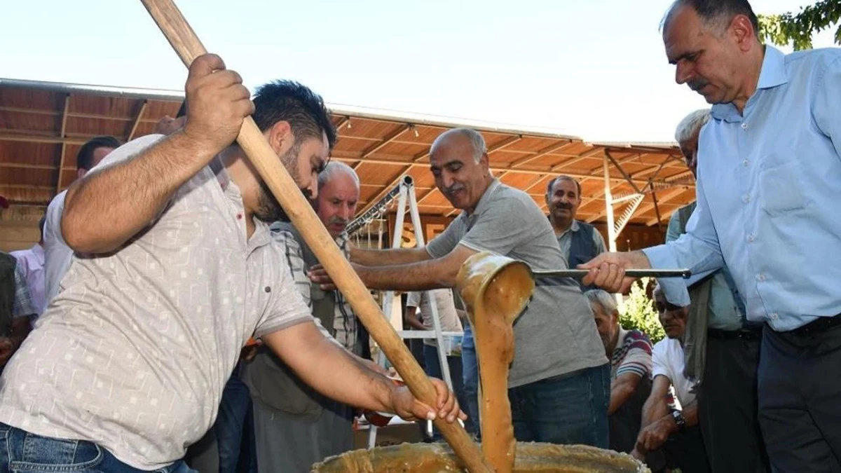 Siverek’te Geleneksel Tatlar Yeniden Hayat Buldu