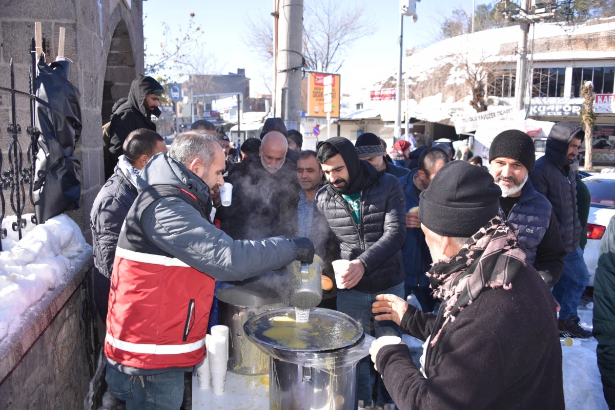 Siverek'te kar yağışı s&uuml;resince 10 bin vatandaşa ulaşıldı