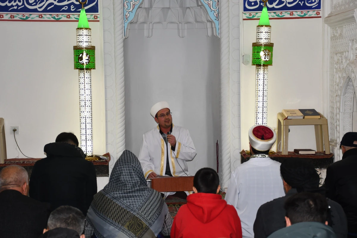 Siverek'te Mira&ccedil; Kandili dolayısıyla camilerde ikramlarda bulunuldu