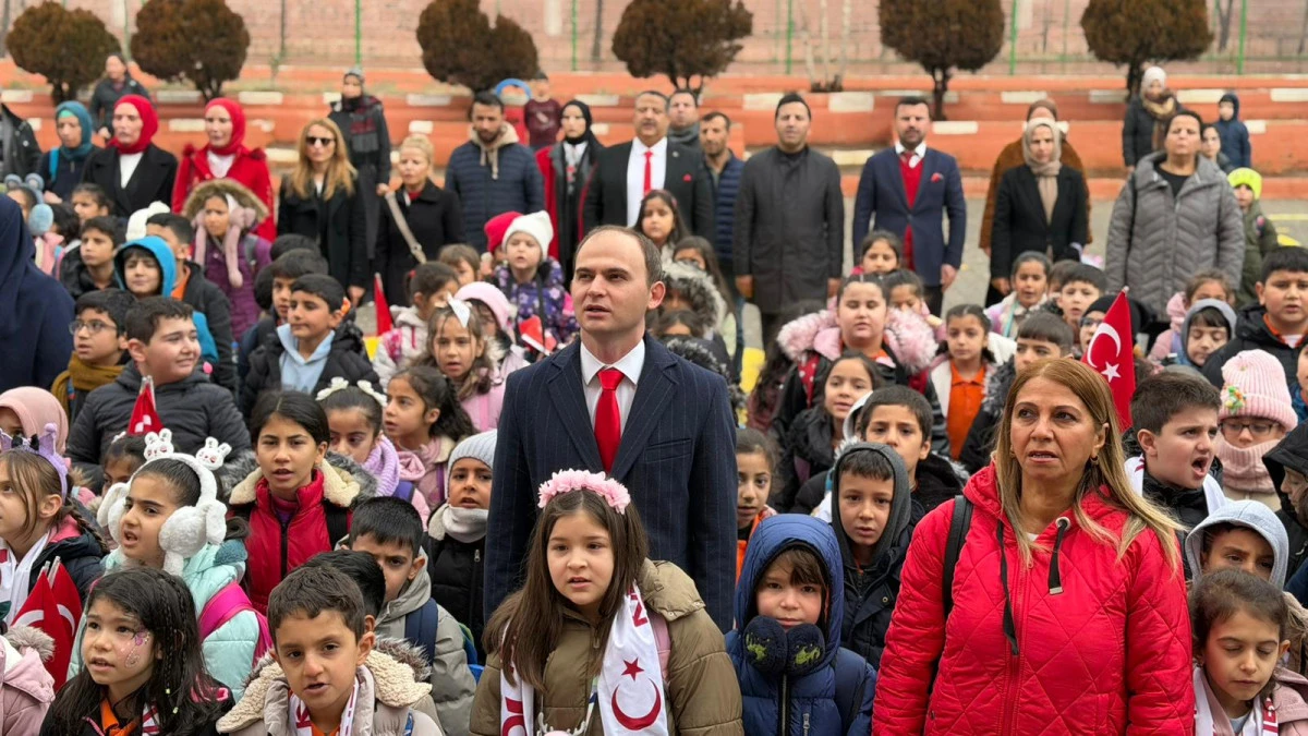 Siverek&rsquo;te Okullar Bayrak Sevgisi Temasıyla A&ccedil;ıldı