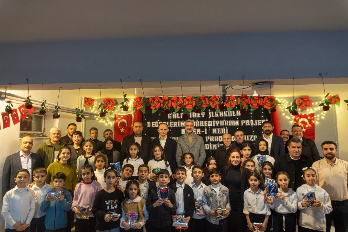 Siverek&rsquo;te &ldquo;Siyer-i Nebi&rdquo; Coşkusu: Dereceye Giren &Ouml;ğrenciler &Ouml;d&uuml;llendirildi