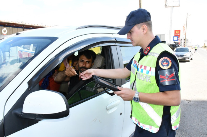 Siverek’te jandarma asayiş ve yol denetimi uygulaması