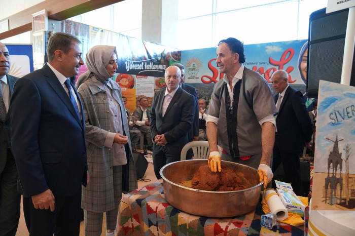 İstanbul’da düzenlenen Şanlıurfa tanıtım günlerinde Siverek rüzgarı