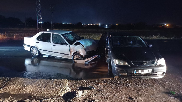 Siverek’te 2 otomobil çarpıştı: 9 yaralı