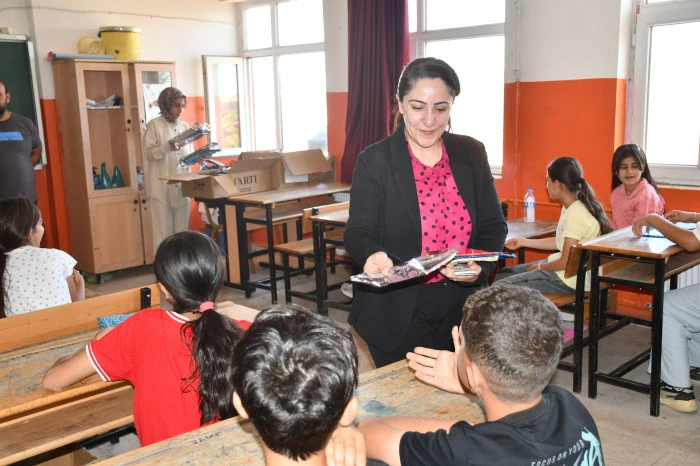 Siverek Belediyesi’nden Öğrencilere Karne Hediyesi